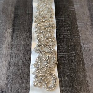 David’s Bridal Scalloped Crystal Belt